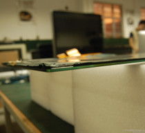 紅外線觸摸框點(diǎn)歌機(jī) 現(xiàn)代娛樂場所的技術(shù)革新